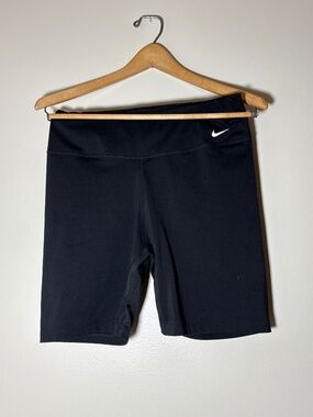 Nike Black High-Waisted Biker Shorts - Size Large